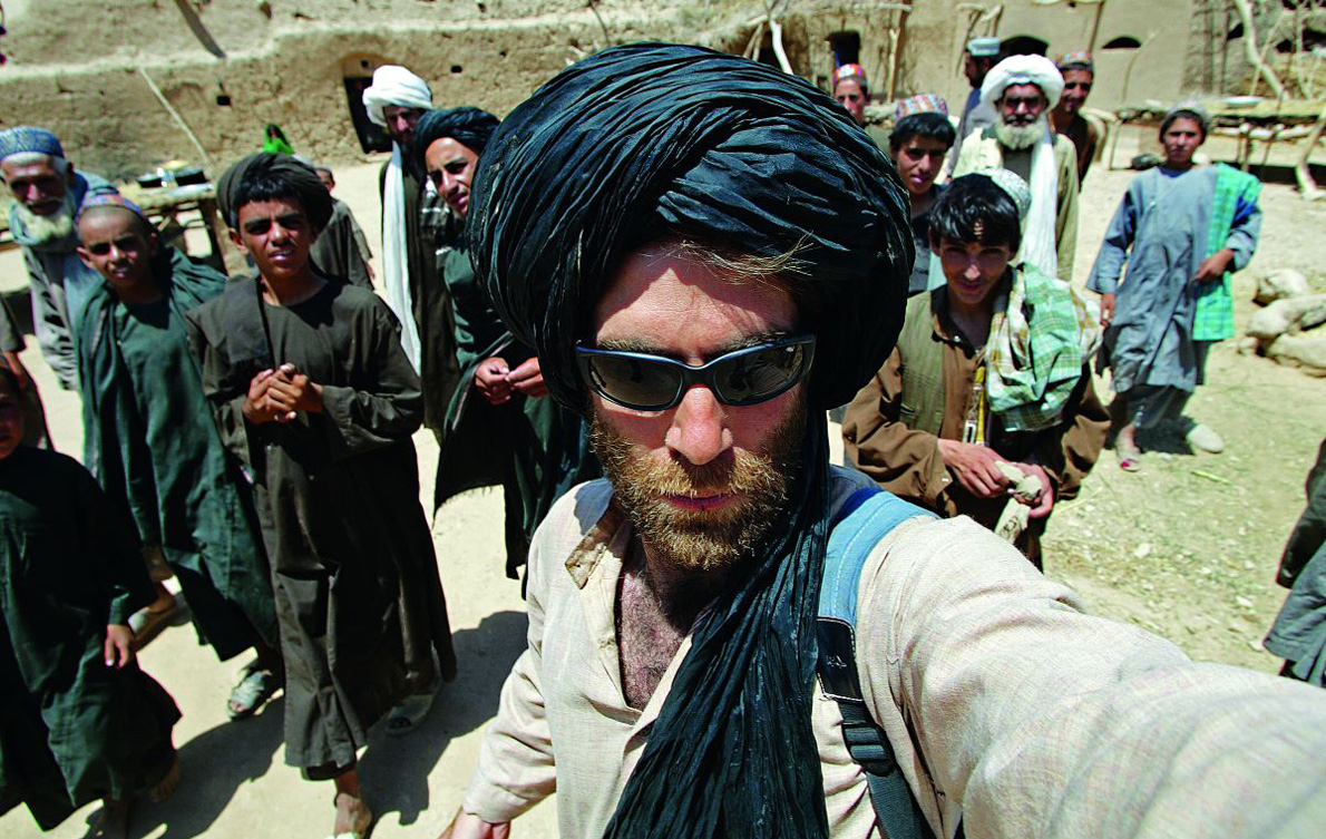 «Η πρώτη μου αποστολή στο Αφγανιστάν ήταν το 2001, μετά την 11η Σεπτεμβρίου, κι ακολούθησαν αρκετές, σε όλη την επικράτεια της χώρας».