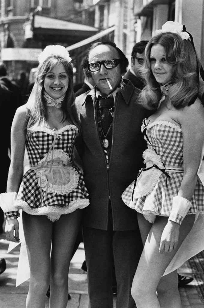 05 Jul 1972 --- The bestselling American novelist Harold Robbins (1916-) with Penthouse models Kathy Gilfrin (l) and Mieke Blake. Robbins has written many popular models including (1948), (1952) and (1961). 1972. --- Image by © Hulton-Deutsch Collection/CORBIS
