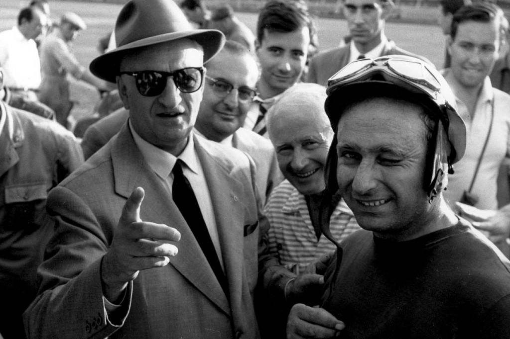 Enzo FERRARI et Juan Manuel FANGIO, au Grand Prix d'Italie (circuit de Monza). 19560000 Enzo FERRARI et Juan Manuel FANGIO, au Grand Prix d'Italie (circuit de Monza). 19560000