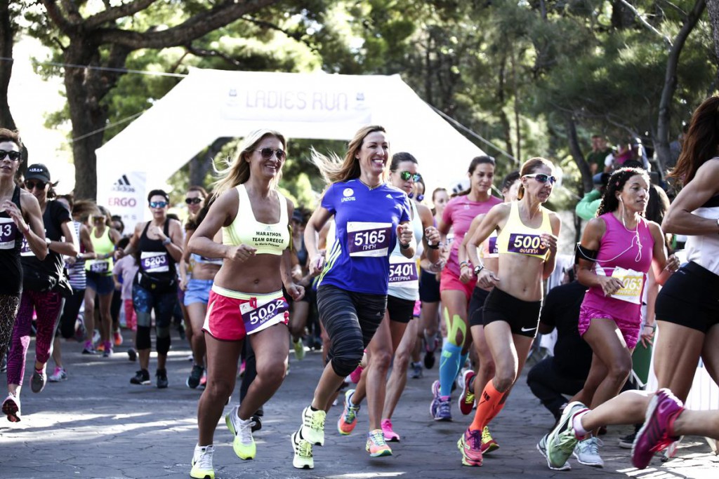 The fourth annual Ladies Run race took place at Vouliagmeni area, having the Astir Palace Hotel as starting and finishing point. Vouliagmeni, Attica, on Oct. 18, 2015 / Τέταρτοςς ετήσιος αγώνας Ladies Run, με αφετηρία και τερματισμό τον Αστέρα Βουλιαγμένης, στις 18 Οκτωβρίου, 2015