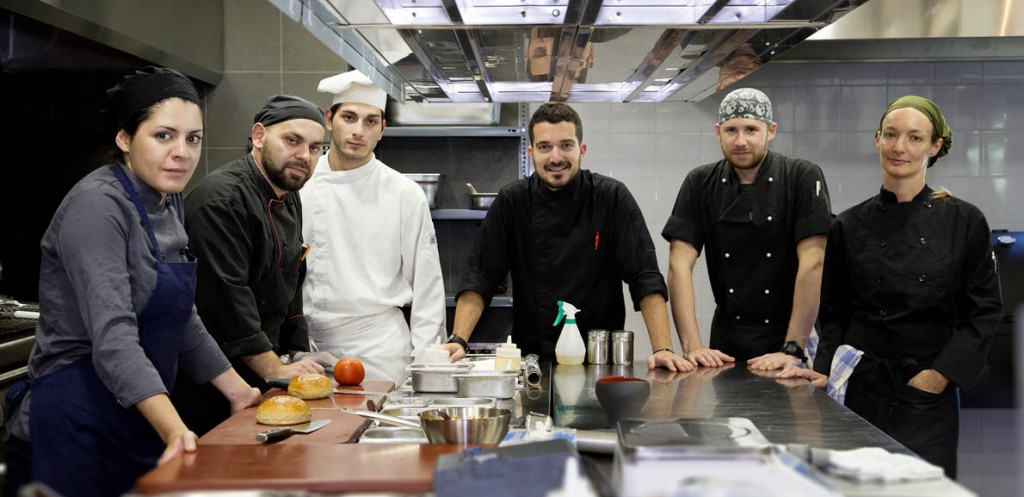 The kitchen team-1190