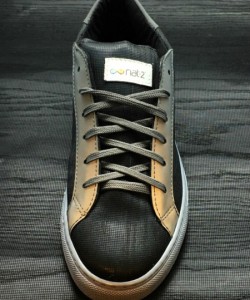nat-2-vegan-wooden-sneaker-black-front-logo-kopie-kopie1