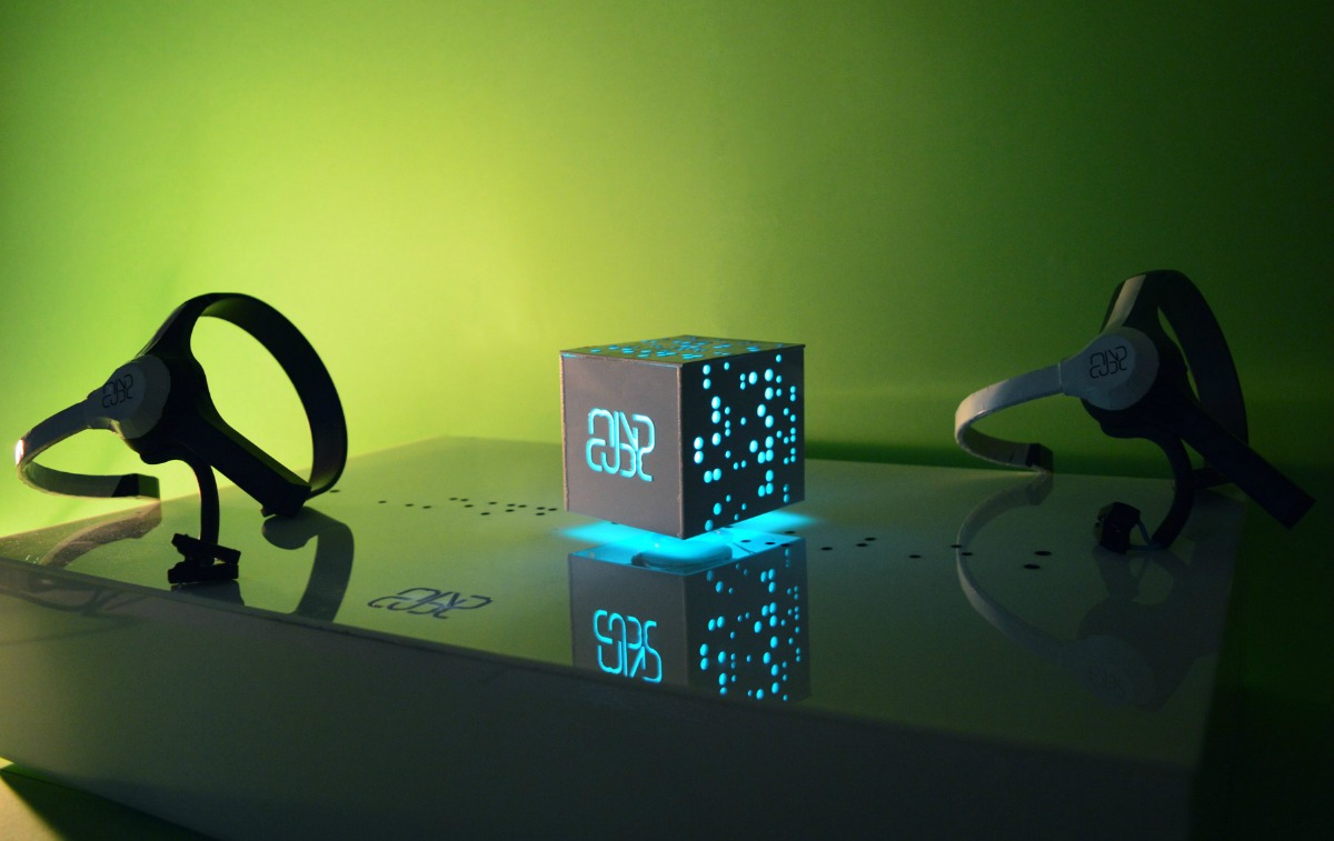 mindcube-with-headsets