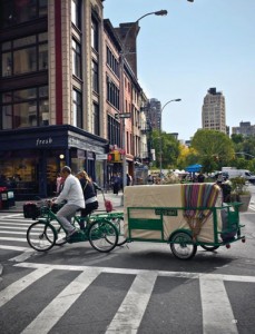 Στη Νέα Υόρκη τα στρώματα της Cocomat μεταφέρονται με ποδήλατο και τρέιλερ!