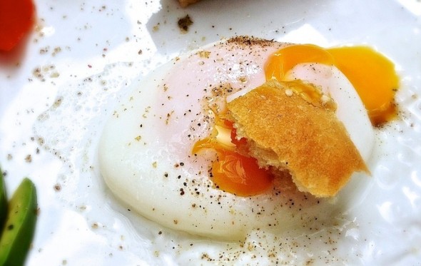 Για brunch: Tα ποσέ αβγά με αβοκάντο του Hip Café