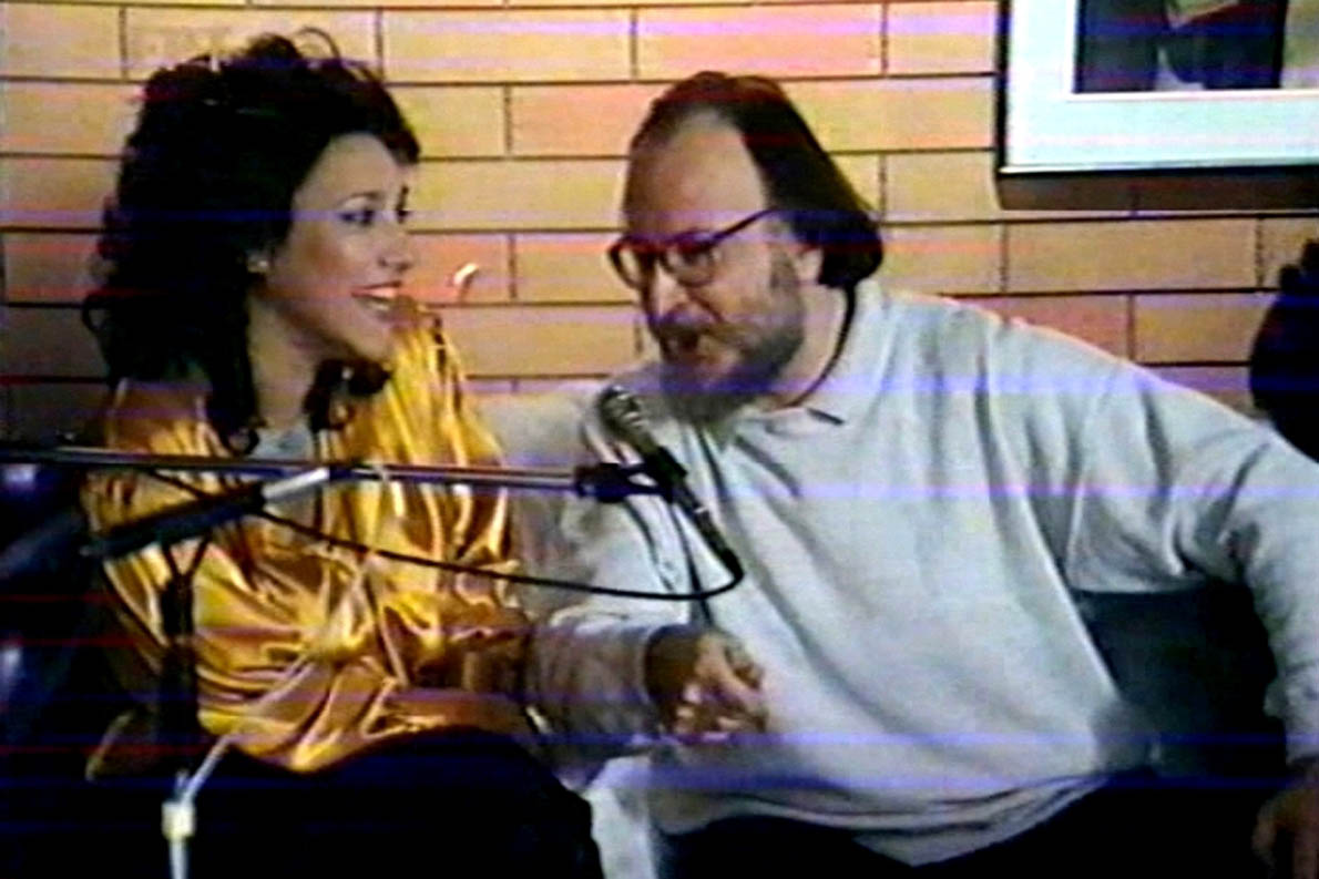  Η Ελένη Βιτάλη με τον Διονύση Σαββόπουλο στο «Ζήτω το ελληνικό τραγούδι». (Στοπ-καρέ από την τρίτη εκπομπή).