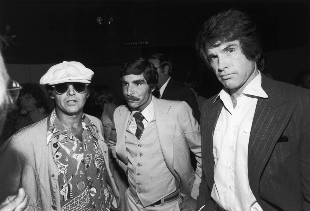 American actors Jack Nicholson (in cap and sunglasses) and Warren Beatty stand on either side of American adult film star Harry Reems at a fund raiser for Reems' legal defense in a pornography case, Hollywood, California, 1976. (Photo by Julian Wasser/Time Life Pictures/Getty Images)