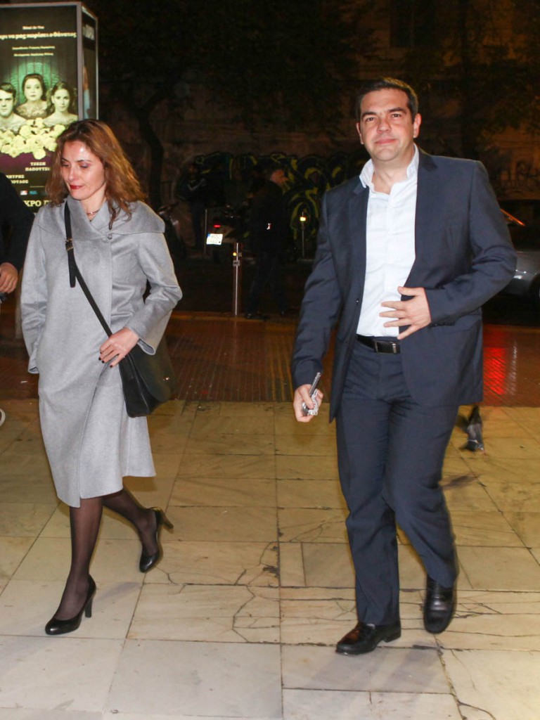 Ο πρωθυπουργός Αλέξης Τσίπρας με την σύζυγό του Περιστέρα Μπαζιάνα, στην ειδική πρεμιέρα για τον πολιτικό κόσμο του νέου έργου "Θεέ μου, τι σου κάναμε" του Λάκη Λαζόπουλου, την Πέμπτη 10 Δεκεμβρίου 2015. (EUROKINISSI)