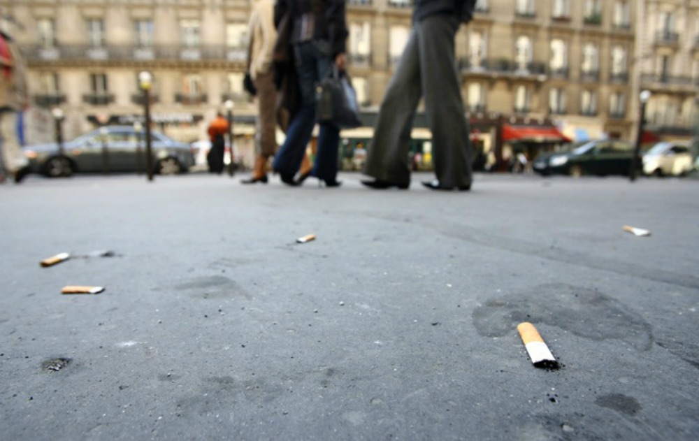 648x415_depuis-octobre-2015-mairie-paris-traque-fumeurs-jettent-megots-terre