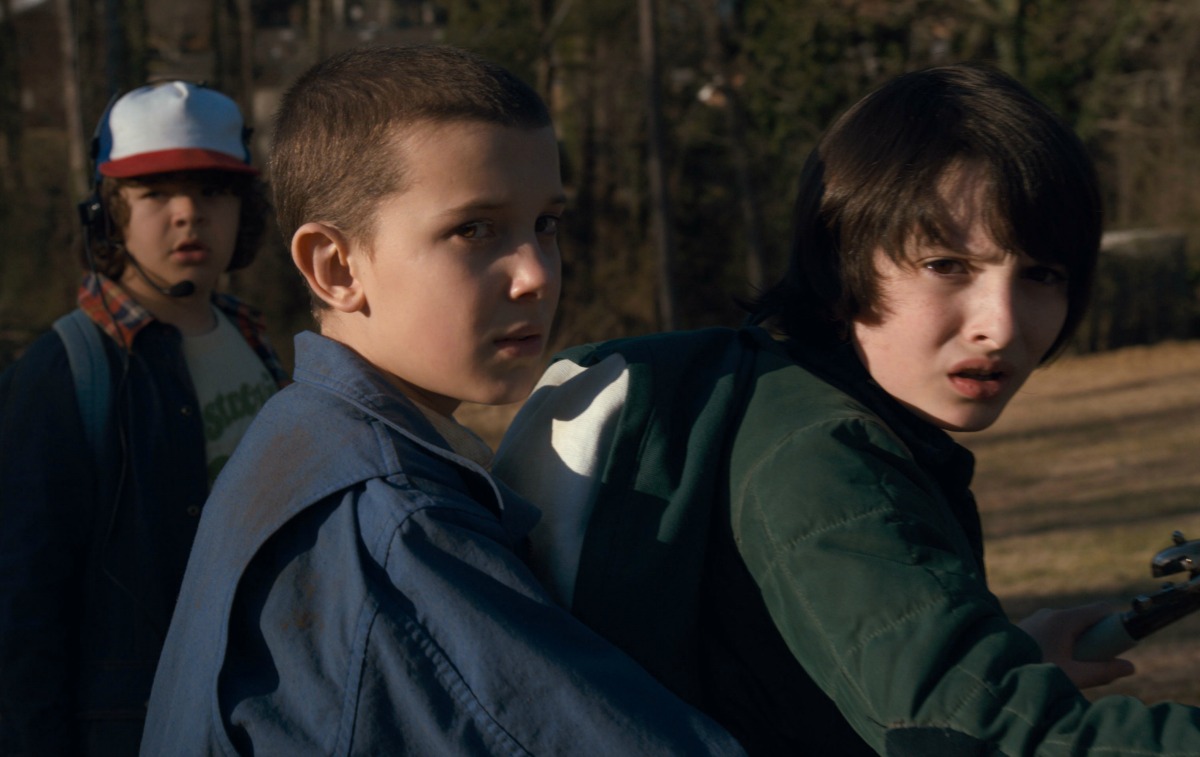 let-the-kids-of-stranger-things-melt-your-heart-with-their-behind-the-scenes-antics-1067147