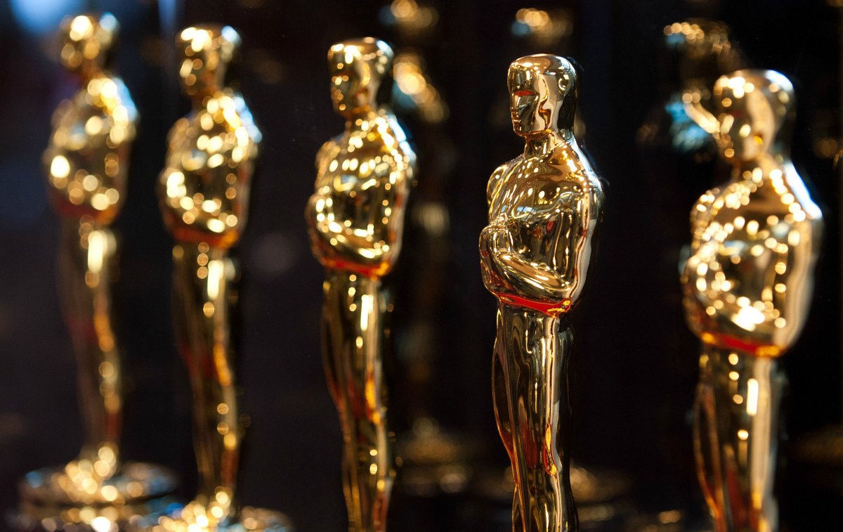 For the first time, Oscar® fans in Chicago will be able to hold an actual Oscar statuette and have their photo taken at the Academy of Motion Picture Arts and Sciences’ “Meet the Oscars, Chicago.” The one-of-a-kind exhibition opened Friday, February 13, at The Shops at North Bridge on Michigan Avenue, and will run through Sunday, February 22, the night of the 81st Academy Awards® presentation. Hours are Monday through Saturday from 10 a.m. to 7 p.m., and Sunday from 11 a.m. to 6 p.m. Admission is free. Chicago is the only city to host a “Meet the Oscars” exhibition this year.