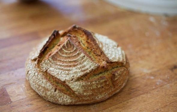 6 ελληνικές ποικιλίες ψωμιού που αξίζουν μια θέση στο τραπέζι σας
