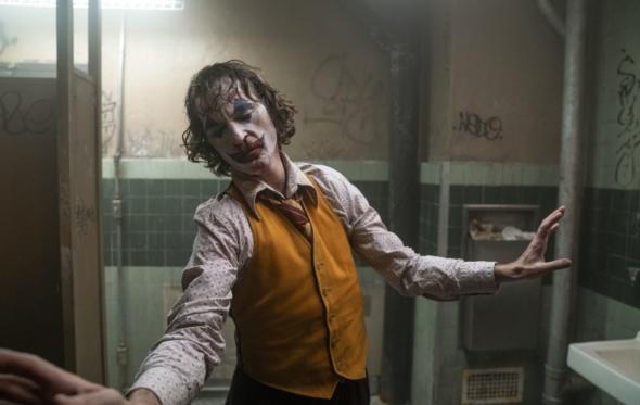Eίδαμε το «Joker»: Η ερμηνεία του Φίνιξ αγγίζει τα όρια του υποκριτικού θαύματος