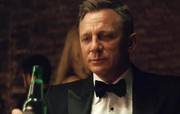 Ο Daniel Craig τρολάρει τον James Bond σε μια σούπερ νέα διαφήμιση