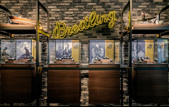 Επίσκεψη στη μπουτίκ της Breitling: ένα… bachelor pad στο Σύνταγμα