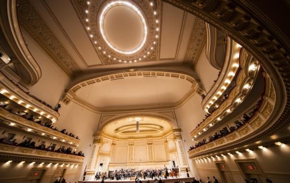 «Ποδαρικό» στο Carnegie Hall: ένα καλειδοσκόπιο εκδηλώσεων στη Νέα Υόρκη