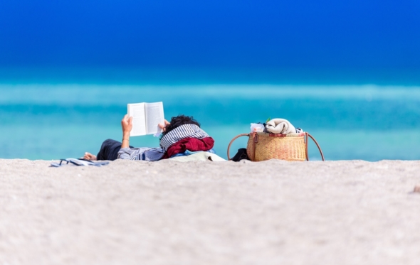 Τα 20 νέα βιβλία του καλοκαιριού που θα πάρετε στις διακοπές