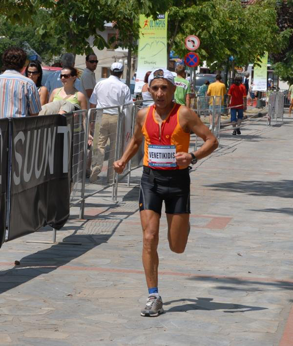 Στον τερματισμό του Olympus Marathon 2008 με την καλύτερή του επίδοση 5 ώρες και 43'.