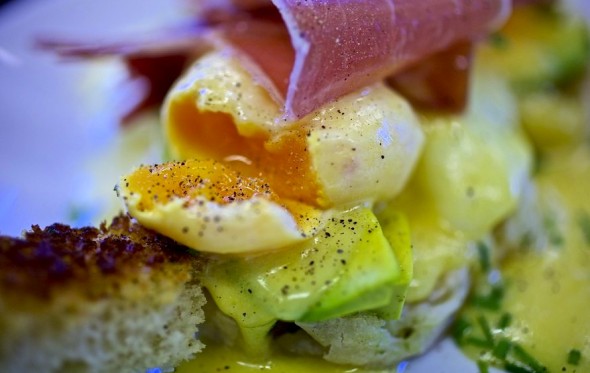 Ηδονή: Τα αυγά benedict του New York Sandwiches