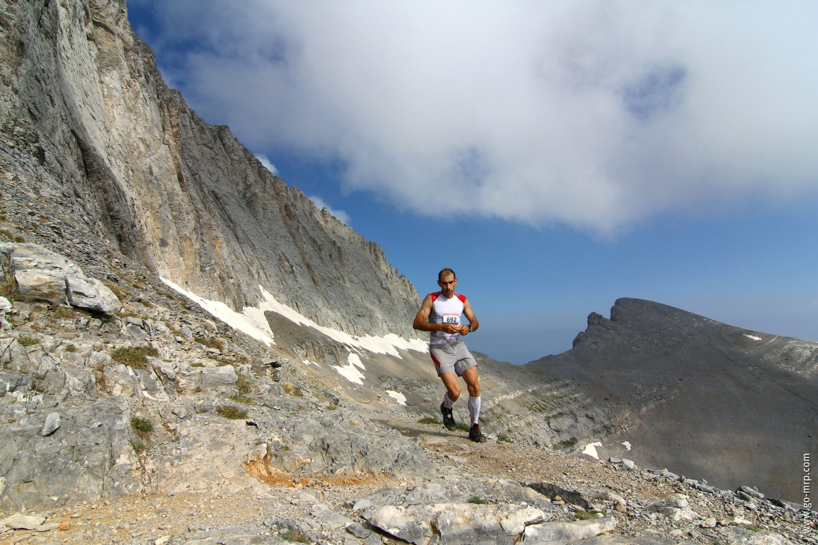 Olympus Marathon.Τo 2012, το πέρασμα στα Ζωνάρια κάτω από την κορυφή του Ολύμπου σε υψόμετρο περίπου 2.700 μέτρων.